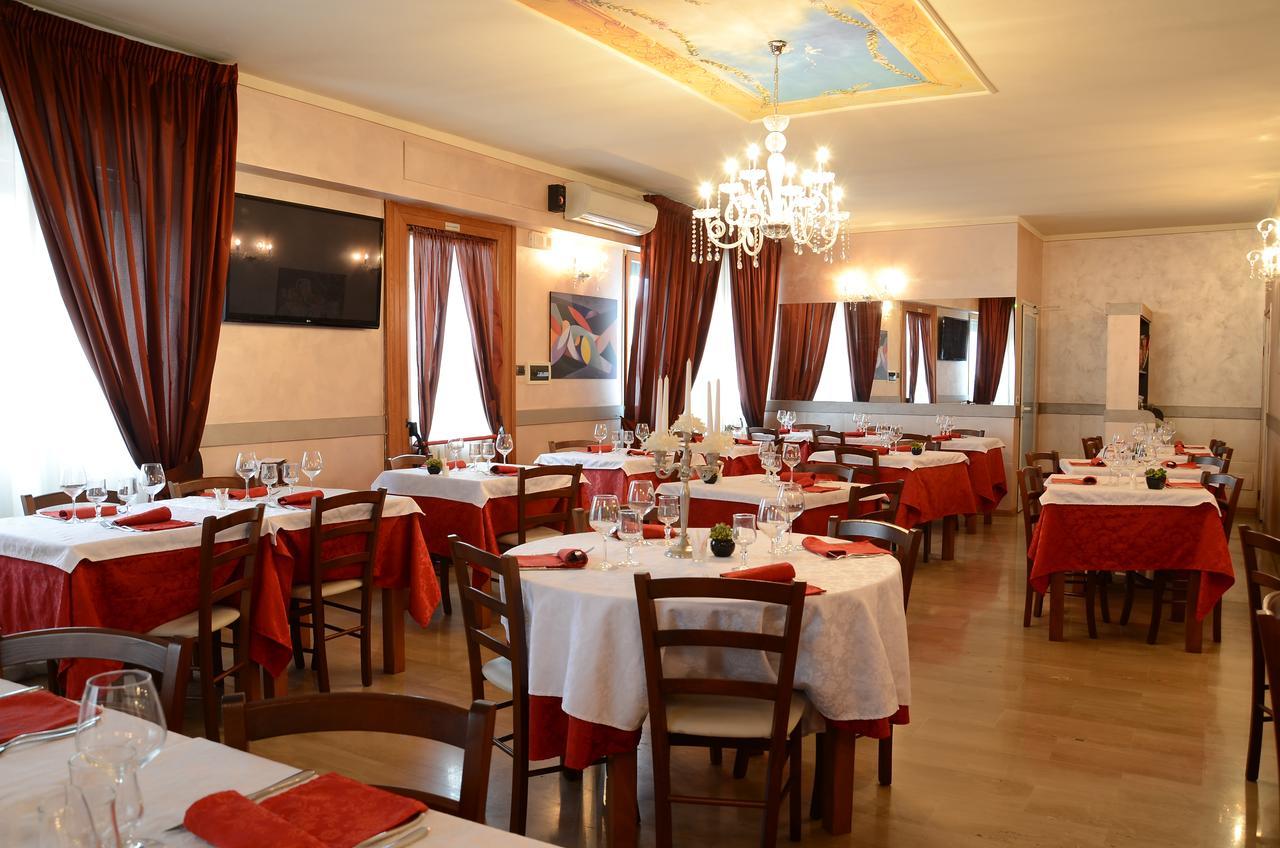 Hotel La Fenice Chiari Zewnętrze zdjęcie